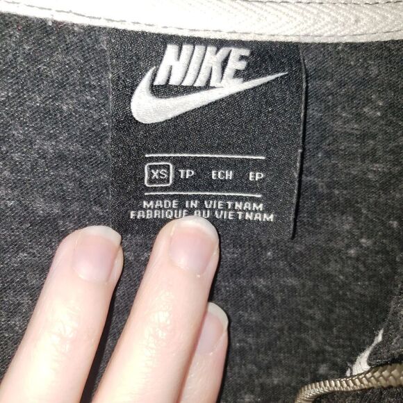 NIKE SPORTSWEAR BLACK AND GRAY ZIP UP LIGHTWEIGHT JACKET SIZE XS - Picture 2 of 6